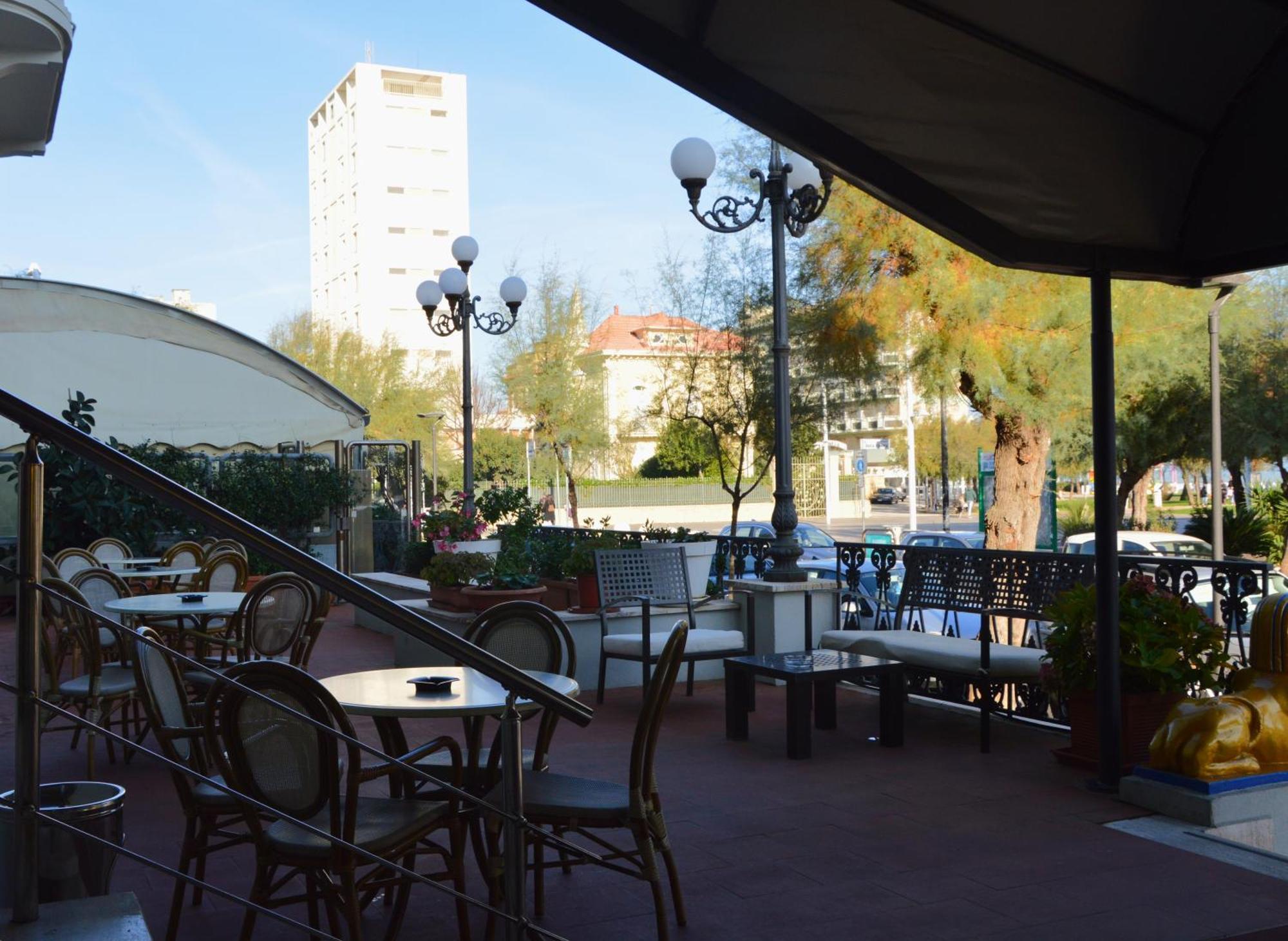 Nouvel Hotel Des Bains เปซาโร ภายนอก รูปภาพ