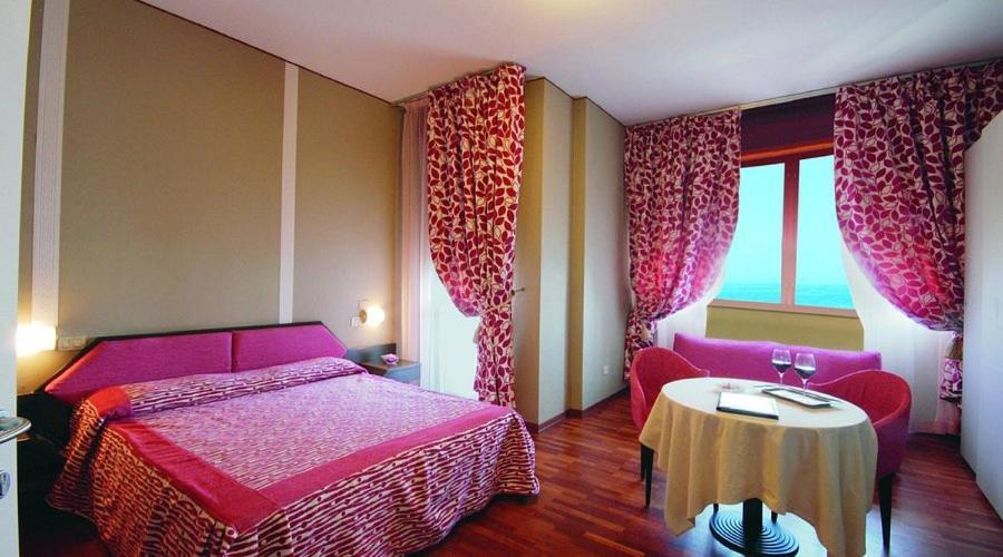 Nouvel Hotel Des Bains เปซาโร ภายนอก รูปภาพ