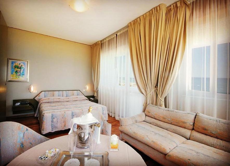 Nouvel Hotel Des Bains เปซาโร ภายนอก รูปภาพ