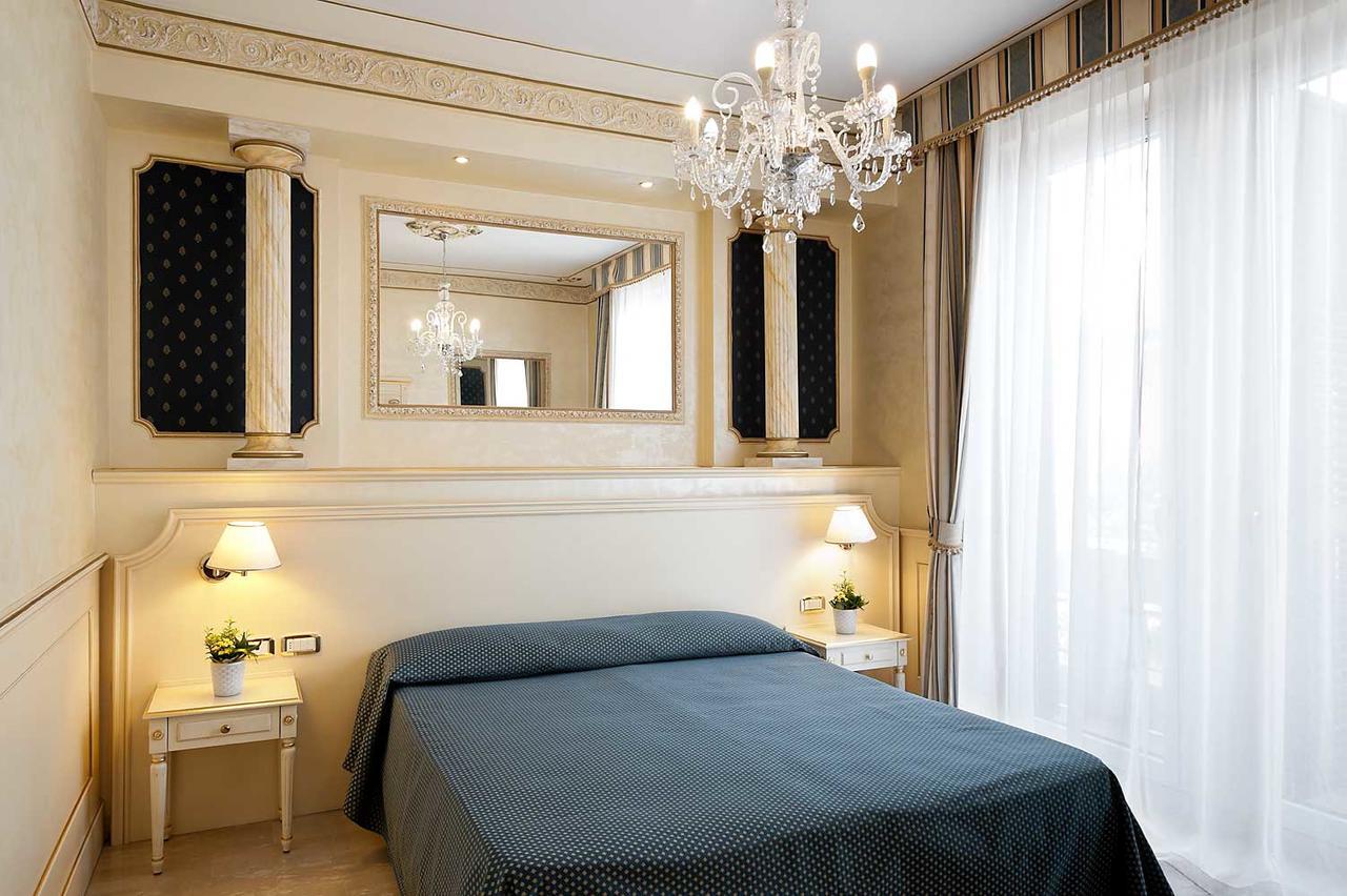 Nouvel Hotel Des Bains เปซาโร ภายนอก รูปภาพ