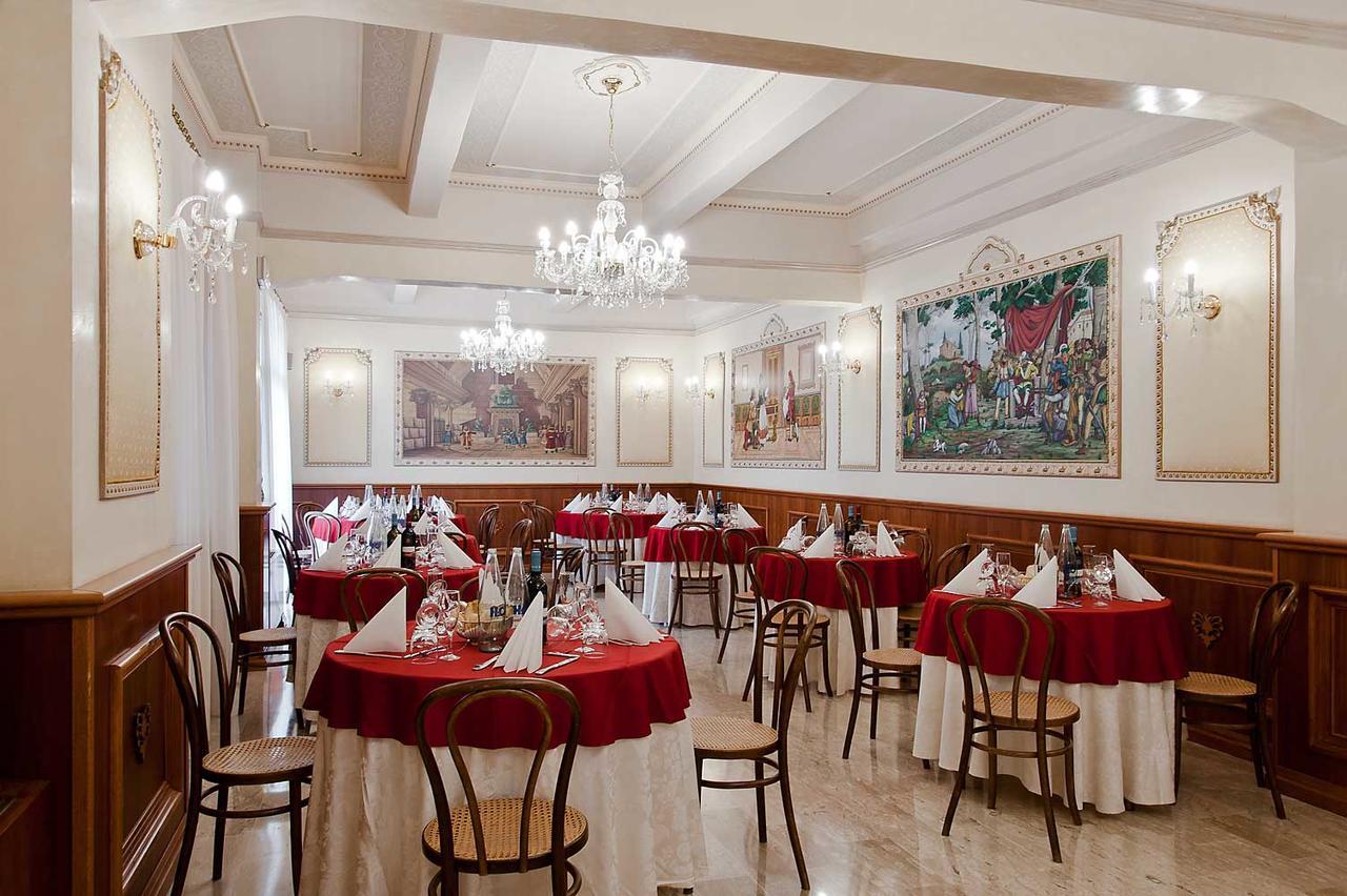 Nouvel Hotel Des Bains เปซาโร ภายนอก รูปภาพ